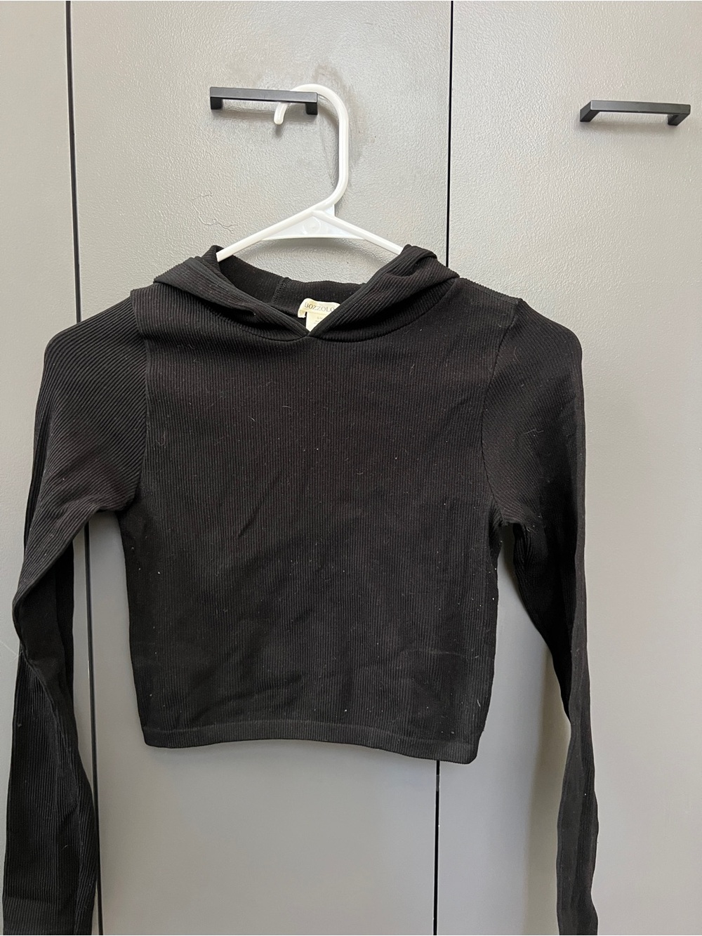 Bozzolo Black Ribbed Cropped Hoodie